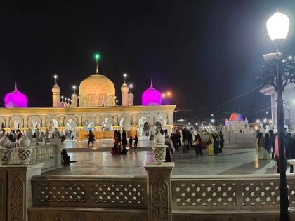 Nagpur Dargah of Baba Tajuddin 101st Annual Urs became example unity, Hindus, Muslims, Sikhs and Parsis serving together, see photos | नागपुर: बाबा ताजुद्दीन की दरगाह बनी एकता की मिसाल, हिन्दू, मुस्लिम, सिख और पारसी मिलकर दे रहे सेवा, देखें तस्वीरें