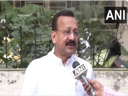 Video: Baba Siddiqui praises Ajit Pawar amid speculations about joining NCP | Video: एनसीपी में शामिल होने की अटकलों के बीच बाबा सिद्दीकी ने अजित पवार की प्रशंसा की, बोले- 10 तारीख को लूंगा निर्णय