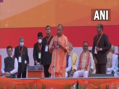 BJP's Yogi Adityanath takes oath as the Chief Minister of Uttar Pradesh for the second consecutive term | योगी 'राज' 2.0: योगी कैबिनेट पर एक नजर, 2 डिप्टी सीएम, 16 कैबिनेट मंत्री, 14 स्वतंत्र प्रभार और 20 राज्य मंत्री, देखें लिस्ट BJP's Yogi Adityanath takes oath as the Chief Minister of Uttar Pradesh for the second consecutive term | योगी 'राज' 2.0: योगी कैबिनेट पर एक नजर, 2 डिप्टी सीएम, 16 कैबिनेट मंत्री, 14 स्वतंत्र प्रभार और 20 राज्य मंत्री, देखें लिस्ट