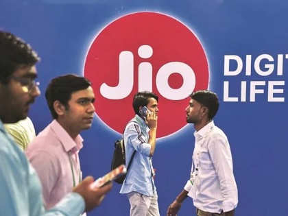network down Jio customers get 2 days free unlimited plan make free calls run unlimited internet mumbai thane | खुशखबरी! JIO ग्राहकों को अब मिलेगा 2 दिन का फ्री अनलिमिटेड प्लान, कर सकेंगे मुफ्त कॉल, चला पाएंगे अनलिमिटेड इंटरनेट