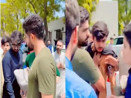VIDEO: Babar Azam's street scuffle with fans, cricketer seen pushing a man | VIDEO: बाबर आज़म की सड़क पर प्रशंसकों के साथ हाथापाई, क्रिकेटर एक व्यक्ति को धक्का देते हुए नजर आया