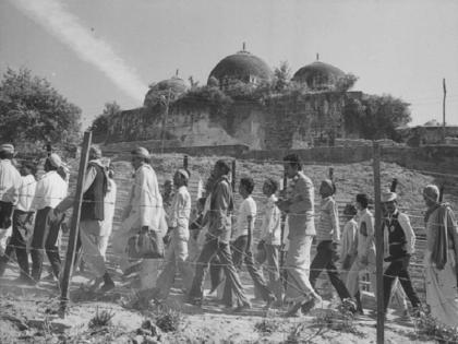27th Anniversary of Babri Masjid Demolition Asaduddin Owaisi Umar Khalid tweet goes viral | हैदराबाद कांड के बीच ट्रेंड हुआ #BabriMasjid, ओवैसी और उमर खालिद ने ट्वीट कर कहा- '6 दिसंबर 1992 का दिन भुलाया नहीं जा सकता...'