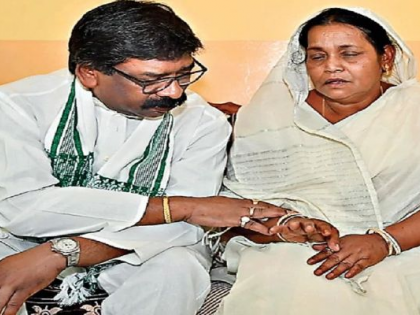Jharkhand cabinet expansion Governor CP Radhakrishnan administered oath of office to Baby Devi Mahato wife of former minister Jagarnath Mahato | Jharkhand cabinet expansion: राज्यपाल राधाकृष्णन ने बेबी देवी महतो को मंत्री पद की शपथ दिलाई, झारखंड में पूर्व मंत्री जगरनाथ महतो के निधन के बाद सीट खाली थी
