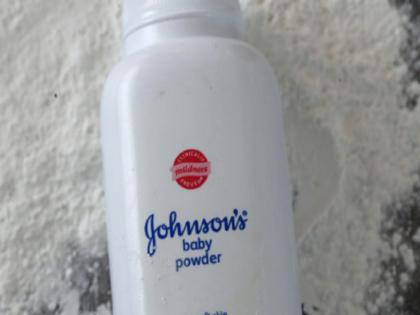 Johnson & Johnson talc baby powder controversy faces push to force global ba | जॉनसन एंड जॉनसन बेबी पाउडर पर पूरी दुनिया में बैन लगने का खतरा, जानिए आखिर क्या है वजह