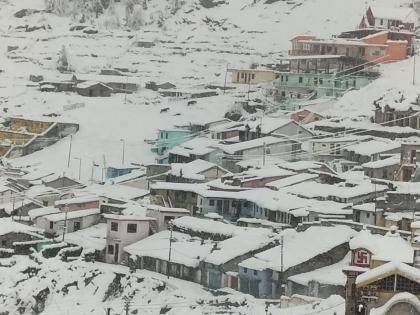 Badrinath-Kedarnath Weather rains heavy snowfall in Badrinath Kedarnath Dham 25-27 april see video | Badrinath-Kedarnath Weather: 25 अप्रैल को केदारनाथ और 27 अप्रैल को बदरीनाथ धाम कपाट खुलेंगे, बारिश और हिमपात से तैयारी में बाधा, देखें वीडियो