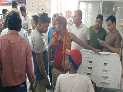Bahraich incident live 5 workers died suffocation caused smoke 3 are battling life admitted in hospital uttar pradesh police see video | Bahraich incident: धुएं के कारण दम घुटने से 5 मजदूरों की मौत और जिंदगी से जूझ रहे 3, अस्पताल में भर्ती, देखें वीडियो Bahraich incident live 5 workers died suffocation caused smoke 3 are battling life admitted in hospital uttar pradesh police see video | Bahraich incident: धुएं के कारण दम घुटने से 5 मजदूरों की मौत और जिंदगी से जूझ रहे 3, अस्पताल में भर्ती, देखें वीडियो
