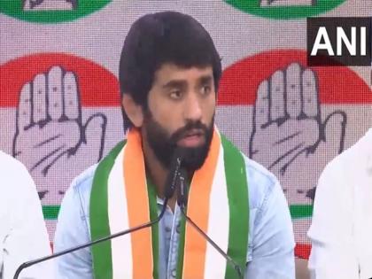 'BJP IT cell was celebrating Vinesh Phogat's disqualification in Olympics', Bajrang Punia's big allegation after joining Congress | 'ओलंपिक में विनेश फोगाट के डिस्क्वालीफिकेशन का जश्न मना रही थी बीजेपी आईटी सेल', कांग्रेस में शामिल होने के बाद बजरंग पुनिया का बड़ा आरोप 'BJP IT cell was celebrating Vinesh Phogat's disqualification in Olympics', Bajrang Punia's big allegation after joining Congress | 'ओलंपिक में विनेश फोगाट के डिस्क्वालीफिकेशन का जश्न मना रही थी बीजेपी आईटी सेल', कांग्रेस में शामिल होने के बाद बजरंग पुनिया का बड़ा आरोप