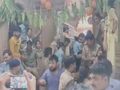 2 killed 6 injured due to suffocation during aarti Mathura Banke Bihari temple on Janmashtami | मथुराः जन्माष्टमी पर बांकेबिहारी मंदिर में मंगला आरती के दौरान भगदड़, दो श्रध्दालुओं की मौत, 7 घायल