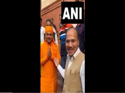 VIDEO: Adhir Ranjan Chaudhary told Mahant Balaknath, he is becoming the new CM of Rajasthan | VIDEO: अधीर रंजन चौधरी ने महंत बालकनाथ से कहा, राजस्थान के नए सीएम बन रहे हैं ना... VIDEO: Adhir Ranjan Chaudhary told Mahant Balaknath, he is becoming the new CM of Rajasthan | VIDEO: अधीर रंजन चौधरी ने महंत बालकनाथ से कहा, राजस्थान के नए सीएम बन रहे हैं ना...