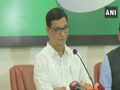 Maharashtra Minister and Congress leader Balasaheb Thorat on being asked if Maharashtra will implement #CitizenshipAmendmentAct: We will follow the policy of our party's central leadership. | महाराष्ट्र के मंत्री बालासाहेब थोराट ने नए नागरिकता कानून पर दिया बयान, जानिए क्या कहा!