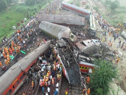 Odisha train accident: NDRF jawan was in Coromandel Express and was trevelling sent 1st alert and 'live location' | बालासोर रेल दुर्घटना: छुट्टी पर जा रहे NDRF जवान ने 'सबसे पहले' भेजा था हादसे का अलर्ट, खुद थे कोरोमंडल एक्सप्रेस में सवार; बाल-बाल बची जान