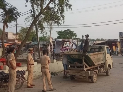 Balrampur: Police carrying dead body in garbage car, seven suspended including three policemen after VIDEO went viral | बलरामपुर: शव को कूड़ा गाड़ी में रखकर ले गई पुलिस, VIDEO वायरल होने के बाद तीन पुलिसवाले समेत सात निलंबित Balrampur: Police carrying dead body in garbage car, seven suspended including three policemen after VIDEO went viral | बलरामपुर: शव को कूड़ा गाड़ी में रखकर ले गई पुलिस, VIDEO वायरल होने के बाद तीन पुलिसवाले समेत सात निलंबित