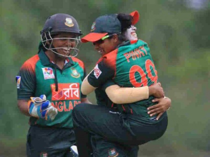Bangladesh beat India by 3 wickets to clinch their first ever Womens Asia Cup t20 | महिला एशिया कप: आखिरी गेंद की इस 'गलती' से भारत के हाथ से फिसला मैच, बांग्लादेश बना चैंपियन