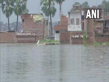 UP Flood 1,111 villages in 18 districts affected 116 villages lost contact Varanasi mirzapur saharanpur | UP Flood: यूपी में 18 जिलों के 1,111 गांव बाढ़ की चपेट में, 116 गांवों का संपर्क टूटा, सबसे प्रभावित जिला वाराणसी