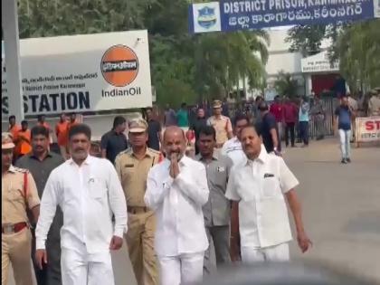 SSC paper leak case Telangana BJP president bandi Sanjay Kumar released from Karimnagar jail | सशर्त जमानत मिलने के बाद करीमनगर जेल से रिहा हुए तेलंगाना भाजपा अध्यक्ष बंदी संजय कुमार, आधी रात घर से उठा ले गई थी पुलिस