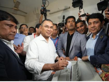 Bangladesh Elections 2026 Tariq Rahman casts his vote in Bangladesh elections close contest between BNP vs Jamaat-e-Islami | Bangladesh Elections 2026: बांग्लादेश चुनाव में तारिक रहमान ने डाला अपना वोट, बीएनपी बनाम जमात-ए-इस्लामी के बीच कांटे की टक्कर Bangladesh Elections 2026 Tariq Rahman casts his vote in Bangladesh elections close contest between BNP vs Jamaat-e-Islami | Bangladesh Elections 2026: बांग्लादेश चुनाव में तारिक रहमान ने डाला अपना वोट, बीएनपी बनाम जमात-ए-इस्लामी के बीच कांटे की टक्कर