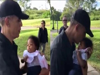 Barack Obama Heartwarming video viral to talking to three-month-old girl | बराक ओबामा का 3 साल की बच्ची को खिलाते हुए वीडियो इंटरनेट पर छाया, सिर पर किस पर कहा- ये क्यूटी पाई है