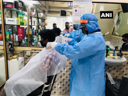 Maharashtra: Barber shops and salons reopen in Mumbai | महाराष्ट्रः तीन महीने बाद मुंबई में खुले हेयर सैलून, वित्तीय संकट के चलते 12 नाई कर चुके आत्महत्या