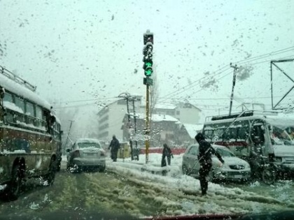 Kashmiri does not emerge from the snow of doom again, fears again on November 12 | कयामत की बर्फबारी से अभी नहीं उभरे कश्मीरी, 12 नवंबर को फिर आशंका
