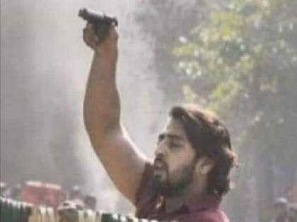 North East Delhi violence barkha dutt share pic man who fired 8 rounds | North East Delhi: बरखा दत्त ने शेयर की गोली चलाने वाले शख्स की तस्वीर, 8 राउंड फायरिंग करने का आरोप
