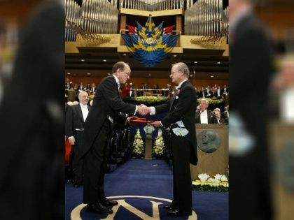 Chemistry laureate Barry Sharpless is the 5th person to win two Nobel prizes | रसायन विज्ञान पुरस्कार विजेता बैरी शार्पलेस दो नोबेल पुरस्कार जीतने वाले 5वें व्यक्ति बनें, जानें किन्हें दो बार मिला ये सम्मान