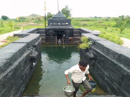 Indore: The water of Ahilya Bawdi was anointed, Shivdola was taken out waving the tricolor | इंदौर: अहिल्या बावड़ी का अभिषेक योग्य हुआ जल, तिरंगा लहराते शिवडोला निकाला