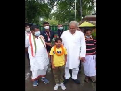 Bastar kid sings viral song 'Bachpan ka Pyaar' infront of CM Bhupesh Baghel | जब सहदेव ने सीएम भूपेश बघेल को सुनाया 'बचपन का प्यार मेरा भूल नहीं जाना..'