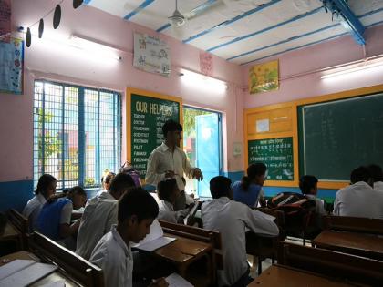 Probationary Youth Development Officer organize speech competition school Role Model nathuram Godse Gujarat govt took action | ‘रोल मॉडल’ गोडसे पर स्कूल में भाषण प्रतियोगिता आयोजित कराना ऑफिसर को पड़ गया भारी, गुजरात सरकार ने लिया यह एक्शन