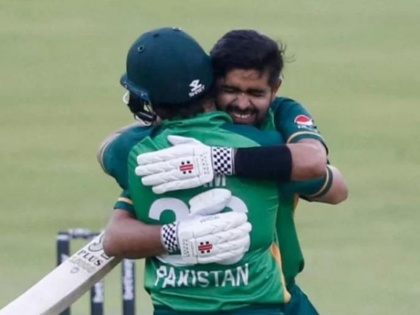 Pakistan vs South Africa 2021 Babar Azam Overtakes Virat Kohli to Complete This Unique Record | आखिरी गेंद पर पाकिस्तान ने दक्षिण अफ्रीका को हराया, बाबर आजम ने बनाया वर्ल्‍ड रिकॉर्ड, कोहली-अमला को छोड़ा पीछे