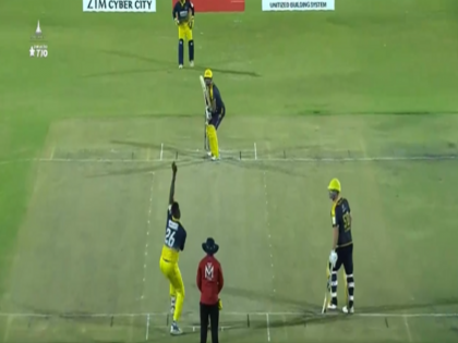 ZimAfro T10 Dasun Shanaka Four Consecutive Sixes Carlos Brathwaite 6, 6, 6, 6 WATCH Video | Video: 6, 6, 6, 6... दासुन शनाका ने कार्लोस ब्रैथवेट को लगातार चार छक्के मारे, एक ओवर में ही बदल दिया खेल, देखें
