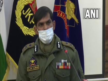 news Kashmir IGP Vijay Kumar claims 171 terrorists were killed in 2021 while death of local people less than last year 1,465 people arrested narcotics cases | कश्मीर के IGP का दावा, इस साल कुल 171 आतंकी मारे गए, पिछले साल के मुकाबले स्थानीय लोगों की मौतें कम, नारकोटिक्स मामलों में 1,465 गिरफ्तारी news Kashmir IGP Vijay Kumar claims 171 terrorists were killed in 2021 while death of local people less than last year 1,465 people arrested narcotics cases | कश्मीर के IGP का दावा, इस साल कुल 171 आतंकी मारे गए, पिछले साल के मुकाबले स्थानीय लोगों की मौतें कम, नारकोटिक्स मामलों में 1,465 गिरफ्तारी