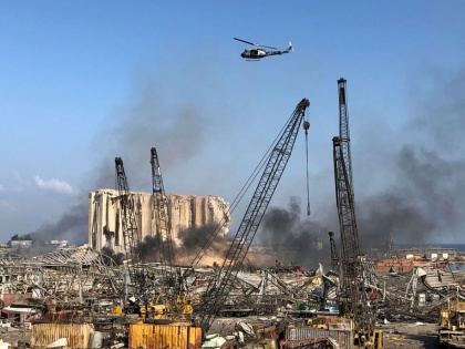 Beirut explosion Lebanon PM laments 'catastrophe' that killed at least 100 and wounded 4,000  | Beirut explosion: बेरूत में भीषण विस्फोट, 100 लोगों की मौत, 4,000 से अधिक लोग घायल, बंदरगाह से अब भी निकल रहा धुआं