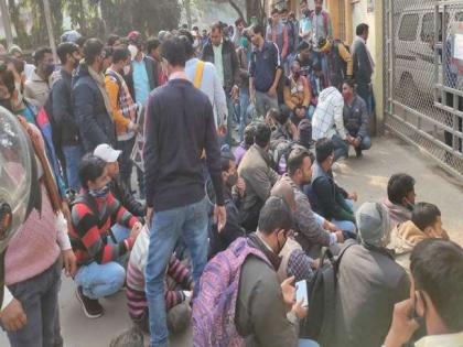 patna Beltron exam passed Students ruckus lathicharge many injured candidates wandering for four years | बेल्ट्रॉन परीक्षा पास करने वाले छात्रों ने किया हंगामा, लाठीचार्ज, कई घायल, चार साल से भटक रहे हैं अभ्यर्थी patna Beltron exam passed Students ruckus lathicharge many injured candidates wandering for four years | बेल्ट्रॉन परीक्षा पास करने वाले छात्रों ने किया हंगामा, लाठीचार्ज, कई घायल, चार साल से भटक रहे हैं अभ्यर्थी