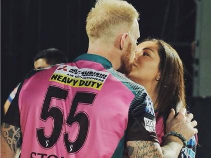 IPL 2018: Ben Stokes kiss her wife in Live Match after win over CSK | IPL: इस क्रिकेटर ने लाइव मैच में वाइफ को किया किस, फोटोज सोशल मीडिया पर वायरल