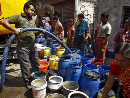 Bengaluru Water Crisis Drinking water used for gardening and washing vehicle Jal Board recovered Rs 20.3 lakh in fine | Bengaluru Water Crisis: बागवानी और व्हीकल धोने के लिए पेयजल का किया इस्तेमाल, बेंगलुरु जल बोर्ड ने 407 लोगों से 20.3 लाख रु वसूले