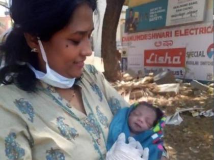 Bengaluru: Woman walks for 7km, delivers at footpath | 7 KM पैदल चलने के बाद महिला ने फुटपाथ पर दिया बच्चे को जन्म, नवजात और महिला की जान बचाने वाली डेंटिस्ट की हो रही जमकर तारीफ