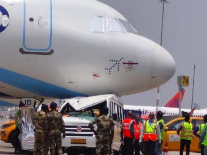 Minibus collides with IndiGo plane at Bengaluru airport no casualties | बेंगलुरु एयरपोर्ट पर इंडिगो के विमान से मिनी बस की टक्कर, कोई हताहत नहीं