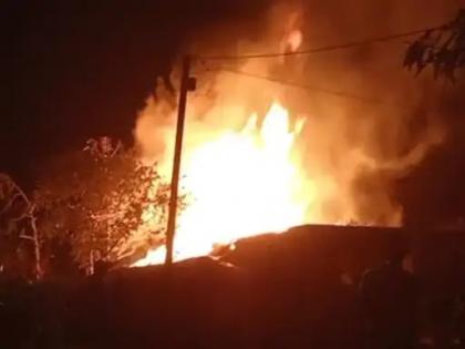 Bettiah 3 sisters burnt alive spark stove engulfed whole house all belongings including 5 cows and 6 goats burnt to ashes | बेतियाः जिंदा जली 3 बहन, चूल्हे से निकली चिंगारी और पूरे घर में आग, 5 गाय-6 बकरी सहित सारा सामान जलकर राख Bettiah 3 sisters burnt alive spark stove engulfed whole house all belongings including 5 cows and 6 goats burnt to ashes | बेतियाः जिंदा जली 3 बहन, चूल्हे से निकली चिंगारी और पूरे घर में आग, 5 गाय-6 बकरी सहित सारा सामान जलकर राख
