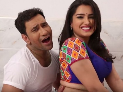 Phagua Mein Fatata Jawani video viral, starring Dinesh Lal Yadav Nirahua and Aamrapali Dubey | Video: एक बार फिर निरहुआ और आम्रपाली दुबे ने मचाई सनसनी, बेहद हॉट है ‘फगुआ में फटता जवानी’
