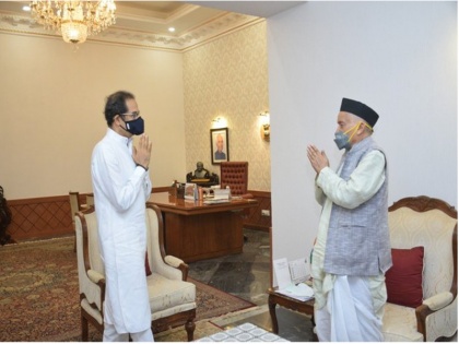 Maharashtra Day: CM Uddhav Thackeray met Governor Bhagat Singh Koshyari | महाराष्ट्र दिवस: मुख्यमंत्री उद्धव ठाकरे ने राज्यपाल भगत सिंह कोश्यारी से की मुलाकात, विधान परिषद से नामित होने पर फंसा है पेंच 