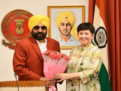 Punjab: Punjab Chief Minister Bhagwant Mann met the Ambassador of Czech Republic in Chandigarh | Punjab: चंडीगढ़ में चेक गणराज्य की राजदूत से मिले पंजाब के मुख्यमंत्री भगवंत मान, पेयजल की शुद्धता, ठोस कचरे और वातावरण को लेकर की चर्चा