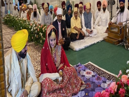 Punjab Chief Minister Bhagwant Mann marries with Gurpeet Kaur in Chandigarh, see pics | पंजाब के सीएम भगवंत मान और गुरप्रीत कौर एक-दूजे के हुए, चंडीगढ़ में पूरी हुई शादी की रस्में, देखें तस्वीरें