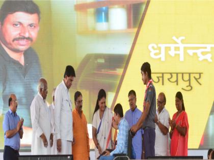 CM vasundhara raje launches Bhamashah Digital Family Scheme | CM राजे ने शुरू की भामाशाह डिजिटल परिवार योजना, मोबाइल-इंटरनेट के लिए मिलेगी 1000 रुपये की मदद