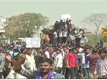 impact of bharat bandh in Bihar protest and violence in many districts | बिहार में दिखा भारत बंद का असर, कई जिलों में हुई नारेबाजी और तोड़फोड़  