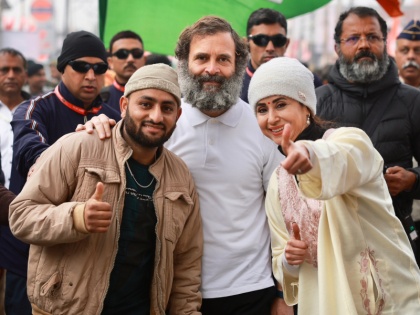 Urmila Matondkar walking with Rahul Gandhi actress joined Bharat Jodo Yatra in Jammu | जम्मू: 'भारत जोड़ो यात्रा' में शामिल हुईं उर्मिला मातोंडकर, राहुल गांधी संग कदमताल करती आईं नजर