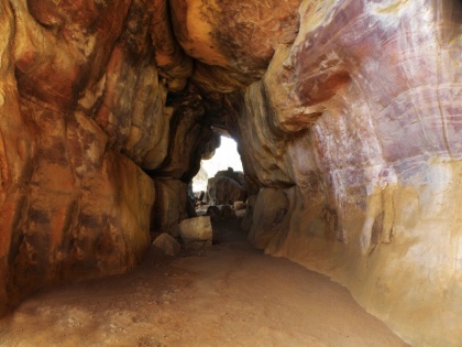 Bhimbetka caves painting know history | इस गुफा में मौजूद है 30 हजार साल पुरानी शैल चित्र, जुड़ी है ये पौराणिक कथा