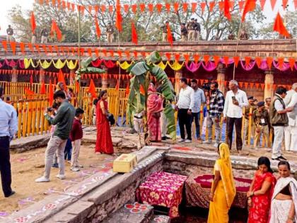Dhar Bhojshala Dispute Vagdevi temple, havan kund, sculpture and Sanskrit inscription evidence in Bhojshala Hindu side won game | Dhar Bhojshala Dispute: वाग्देवी मंदिर, हवन कुंड, मूर्तिकला और संस्कृत शिलालेख?, भोजशाला में सबूत और हिन्दू पक्ष ने जीत ली बाजी? Dhar Bhojshala Dispute Vagdevi temple, havan kund, sculpture and Sanskrit inscription evidence in Bhojshala Hindu side won game | Dhar Bhojshala Dispute: वाग्देवी मंदिर, हवन कुंड, मूर्तिकला और संस्कृत शिलालेख?, भोजशाला में सबूत और हिन्दू पक्ष ने जीत ली बाजी?