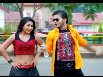 Bhojpuri Song Filter Ke Pani featured Arvind Akela Kallu and Gargi Pandit from Movie Aawara Balam released | अरविन्द अकेला कल्लू और गार्गी पंडित का बेहद हॉट गाना 'फ़िल्टर के पानी' हुआ बेहद वायरल