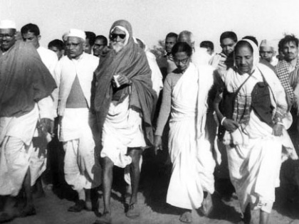 Vinoba Bhave 70 years of Bhoodan movement Land Gift telangana pochampally 1951 Gram Swarajya | विनोबा भावे का ‘भूदान’ आंदोलन के 70 वर्ष, जानें सबकुछ
