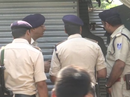 Bhopal body sub-inspector police found railway track bodies wife two-year-old son found soaked in blood rented house madhya pradesh police | भोपालः पुलिस उपनिरीक्षक का शव रेल की पटरी पर मिला, पत्नी और दो वर्षीय बेटे के शव किराये के घर पर खून से लथपथ बरामद, जानें आखिर क्या है वजह